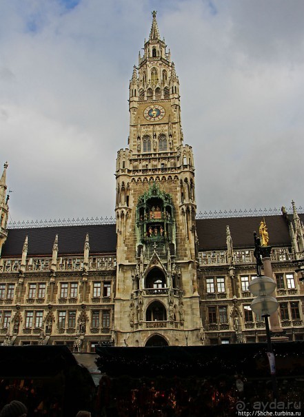 Самое известное представление в Мюнхене — куклы на Ратуше