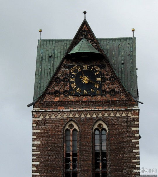 Альбом отзыва "Неуцелевшая. Башня бывшей крупнейшей церкви Висмара"