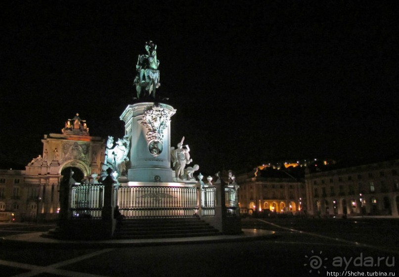 Торговая площадь Лиссабона — ночью и днем, сверху и снизу