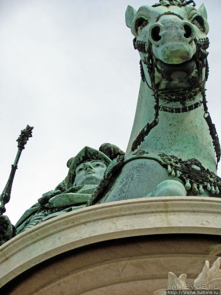 Торговая площадь Лиссабона — ночью и днем, сверху и снизу