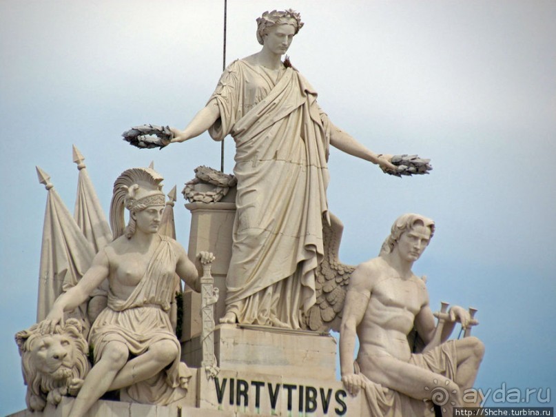 Торговая площадь Лиссабона — ночью и днем, сверху и снизу