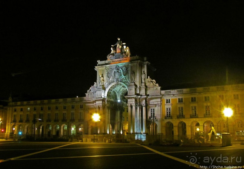Торговая площадь Лиссабона — ночью и днем, сверху и снизу