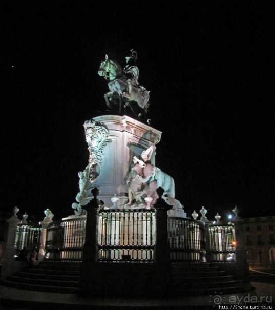 Торговая площадь Лиссабона — ночью и днем, сверху и снизу