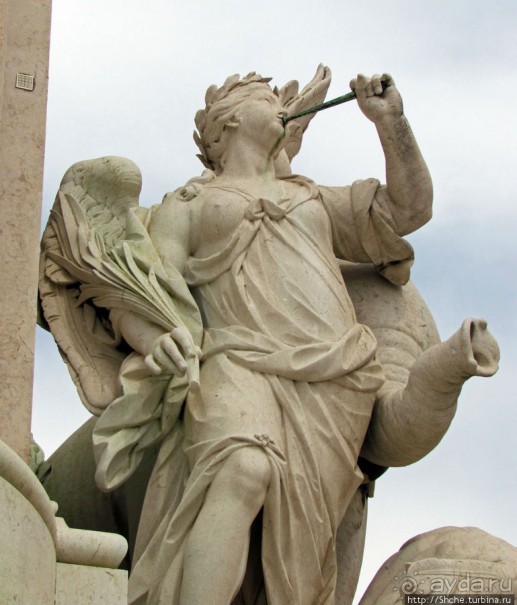 Торговая площадь Лиссабона — ночью и днем, сверху и снизу