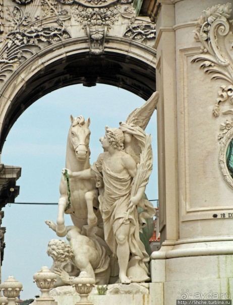 Торговая площадь Лиссабона — ночью и днем, сверху и снизу