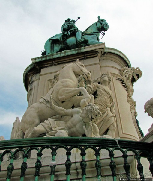 Торговая площадь Лиссабона — ночью и днем, сверху и снизу