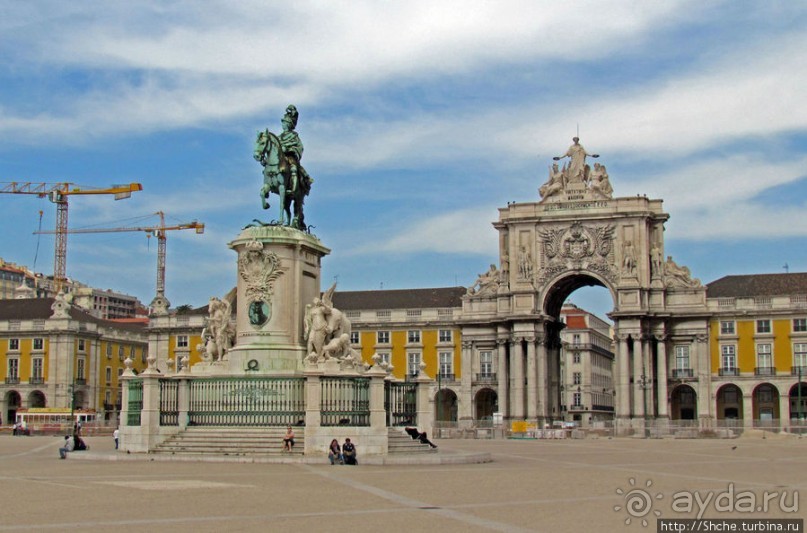 Торговая площадь Лиссабона — ночью и днем, сверху и снизу