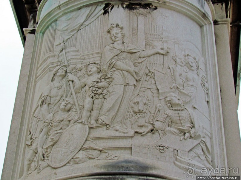 Торговая площадь Лиссабона — ночью и днем, сверху и снизу