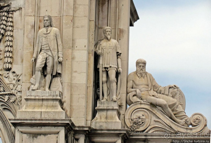 Торговая площадь Лиссабона — ночью и днем, сверху и снизу