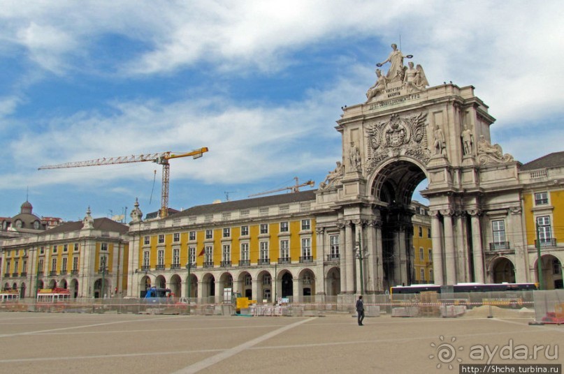 Торговая площадь Лиссабона — ночью и днем, сверху и снизу