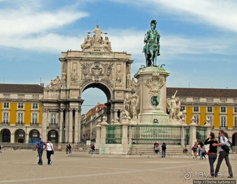 Торговая площадь Лиссабона — ночью и днем, сверху и снизу