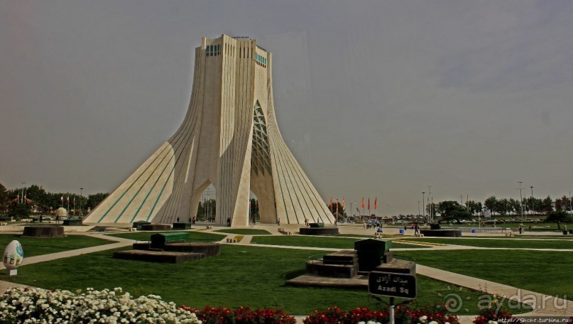 Башня Азади — главный символ современного Тегерана