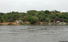 Виктория-Нил: паромная переправа и первые бегемоты