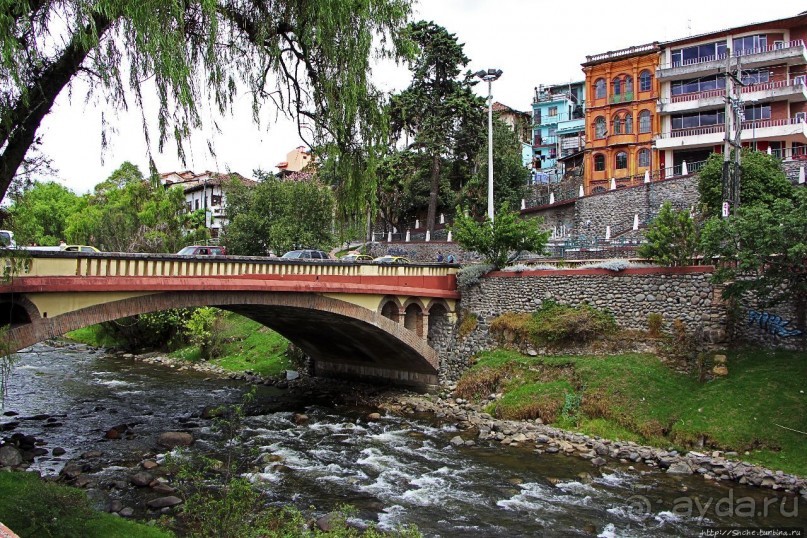 Rio Tomebamba — "городок наш разделяет река"