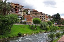 Rio Tomebamba — "городок наш разделяет река"