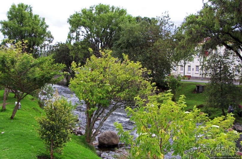 Rio Tomebamba — "городок наш разделяет река"