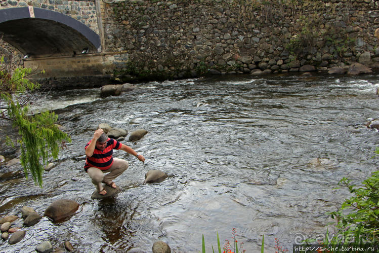 Rio Tomebamba — "городок наш разделяет река"