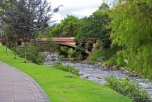 Rio Tomebamba — "городок наш разделяет река"