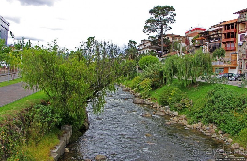 Rio Tomebamba — "городок наш разделяет река"