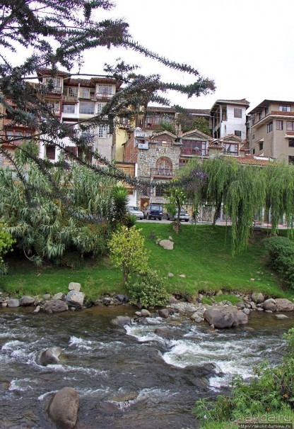 Rio Tomebamba — "городок наш разделяет река"