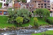 Rio Tomebamba — "городок наш разделяет река"