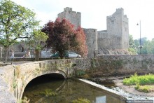 Остановка в городке-наследии Кэр (Heritage town Caher)