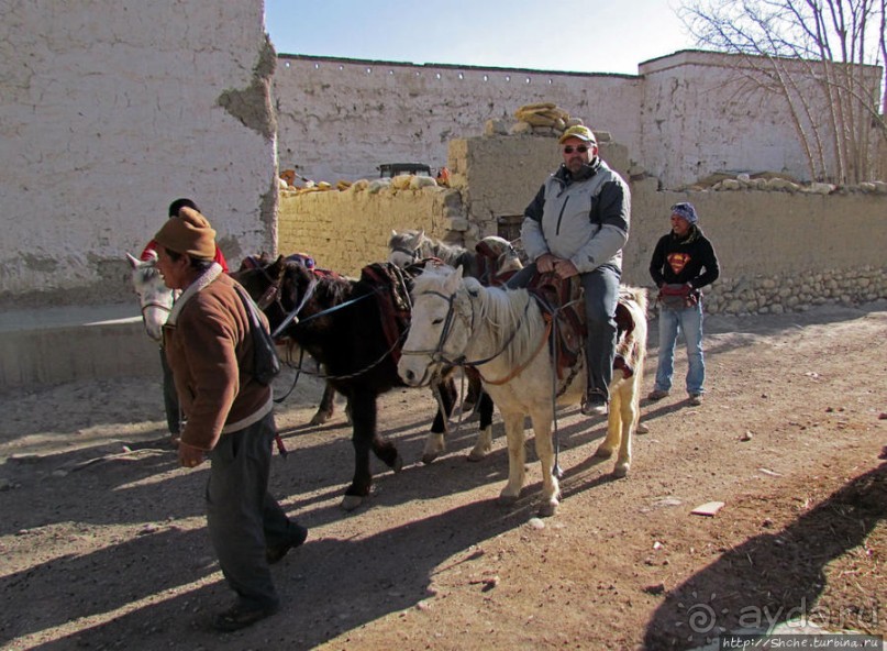 Верхом по Верхнему Мустангу Верхом по Верхнему Мустангу