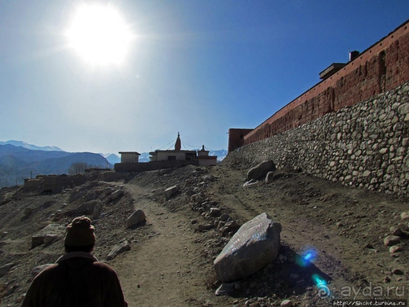 Верхом по Верхнему Мустангу Верхом по Верхнему Мустангу