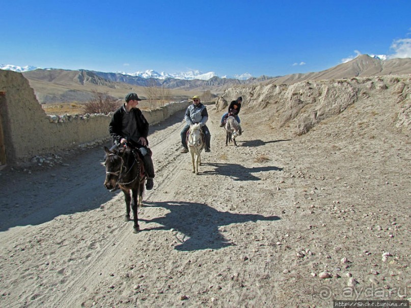 Верхом по Верхнему Мустангу Верхом по Верхнему Мустангу