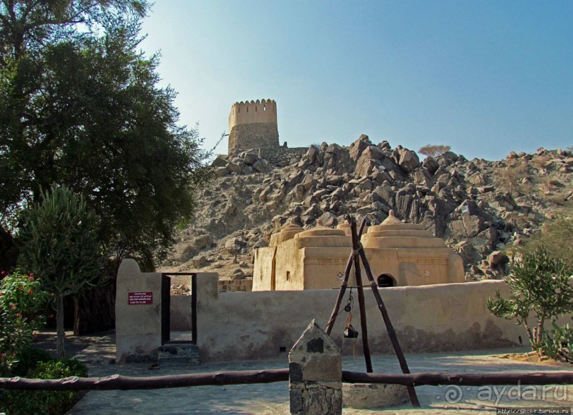 Альбом отзыва "Старейшая мечеть Эмиратов (1446г.) и пара фортов рядом"