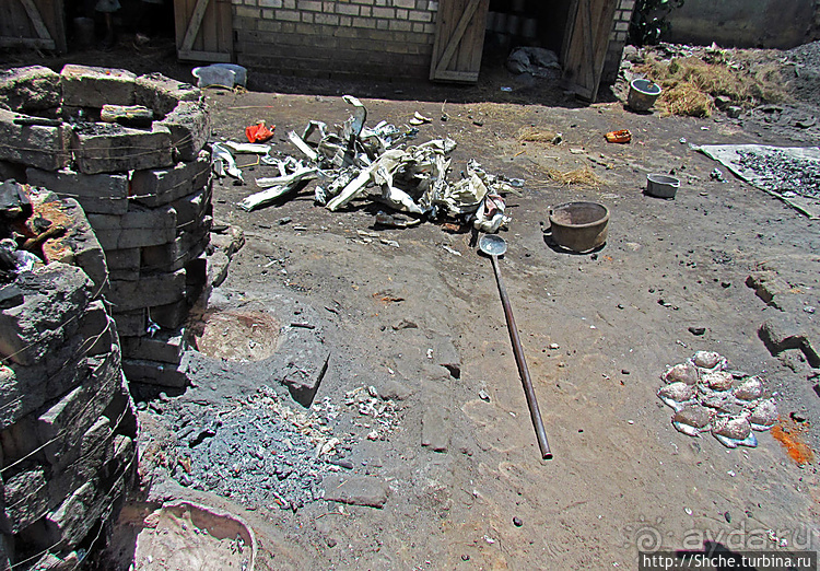 "А сувениры здесь не производят" Литейный цех на Мадагаскаре