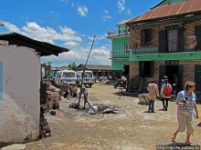 "А сувениры здесь не производят" Литейный цех на Мадагаскаре