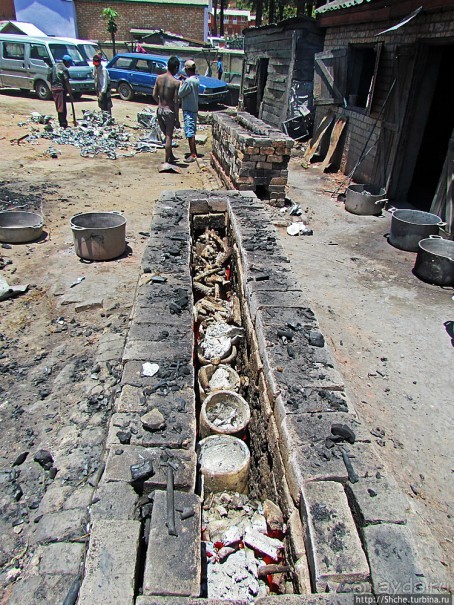 "А сувениры здесь не производят" Литейный цех на Мадагаскаре