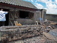 "А сувениры здесь не производят" Литейный цех на Мадагаскаре