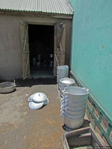 "А сувениры здесь не производят" Литейный цех на Мадагаскаре