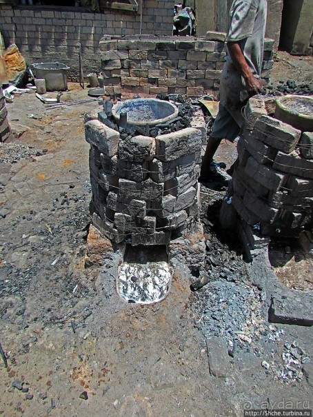 "А сувениры здесь не производят" Литейный цех на Мадагаскаре