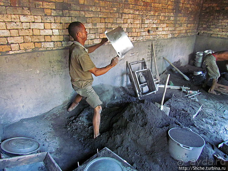 "А сувениры здесь не производят" Литейный цех на Мадагаскаре