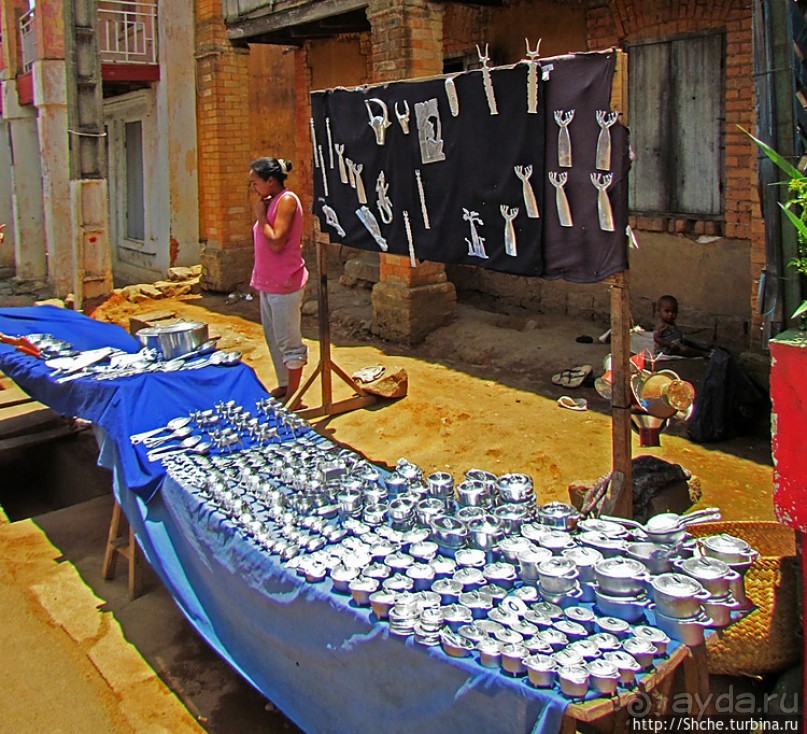"А сувениры здесь не производят" Литейный цех на Мадагаскаре