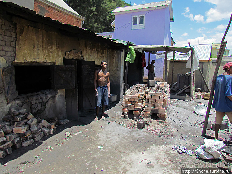 "А сувениры здесь не производят" Литейный цех на Мадагаскаре
