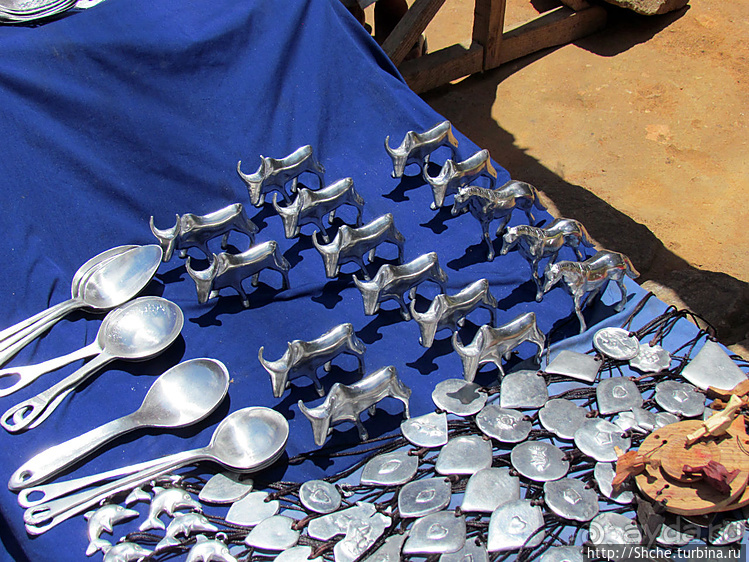 "А сувениры здесь не производят" Литейный цех на Мадагаскаре