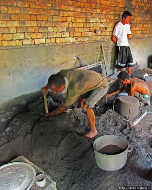 "А сувениры здесь не производят" Литейный цех на Мадагаскаре