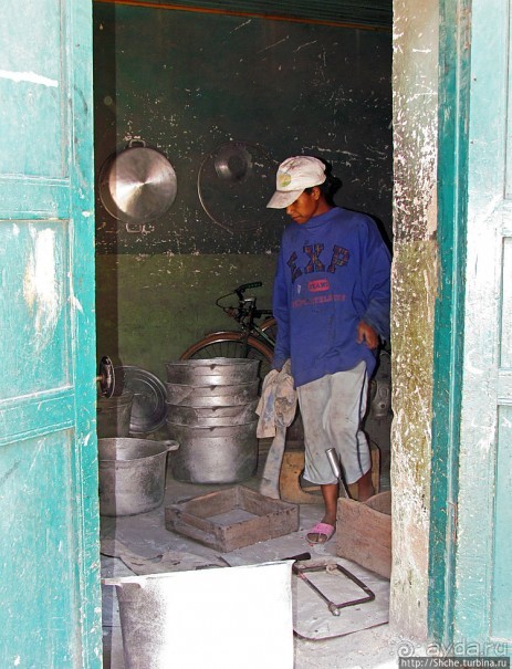 "А сувениры здесь не производят" Литейный цех на Мадагаскаре