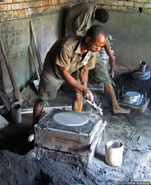 "А сувениры здесь не производят" Литейный цех на Мадагаскаре