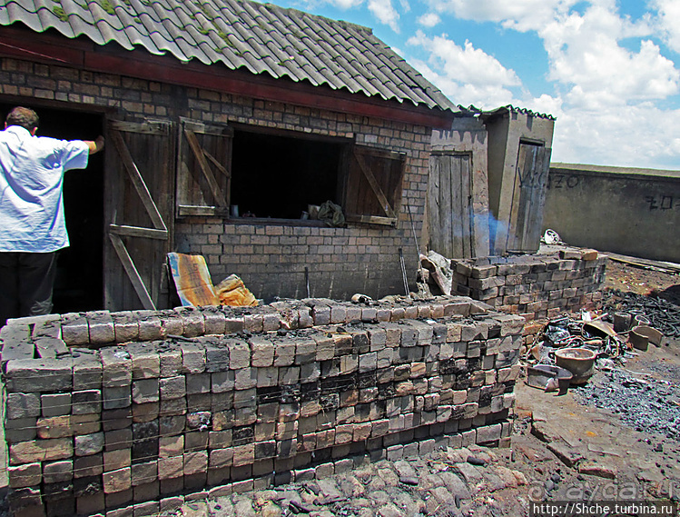 "А сувениры здесь не производят" Литейный цех на Мадагаскаре