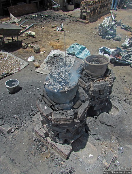 "А сувениры здесь не производят" Литейный цех на Мадагаскаре