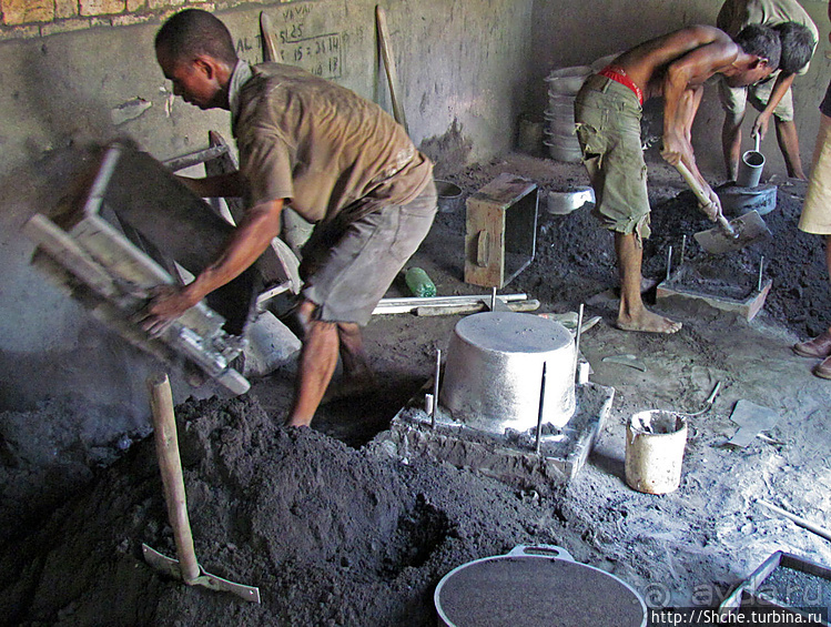 "А сувениры здесь не производят" Литейный цех на Мадагаскаре