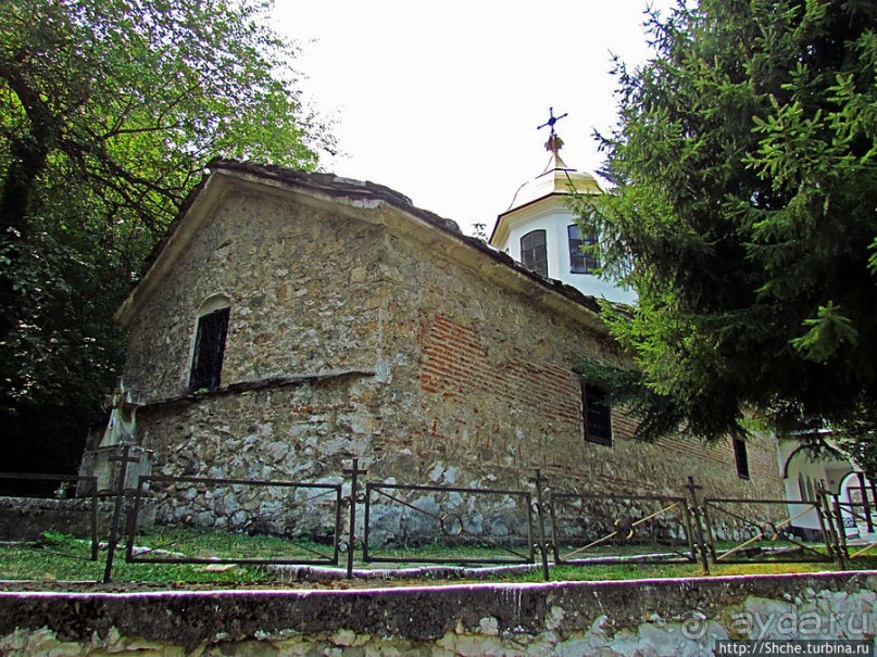 Храм Черепишского монастыря — древние росписи и иконы