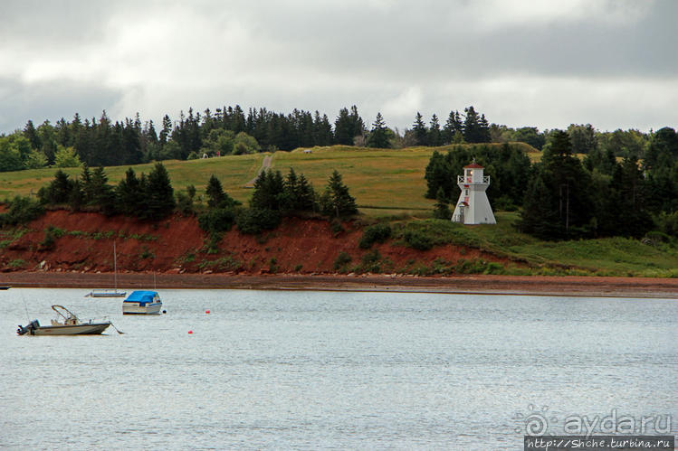 Берег красного песка... Рокки-Пойнт