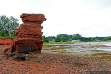 Берег красного песка... Рокки-Пойнт