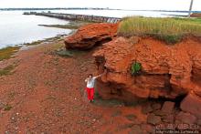 Берег красного песка... Рокки-Пойнт